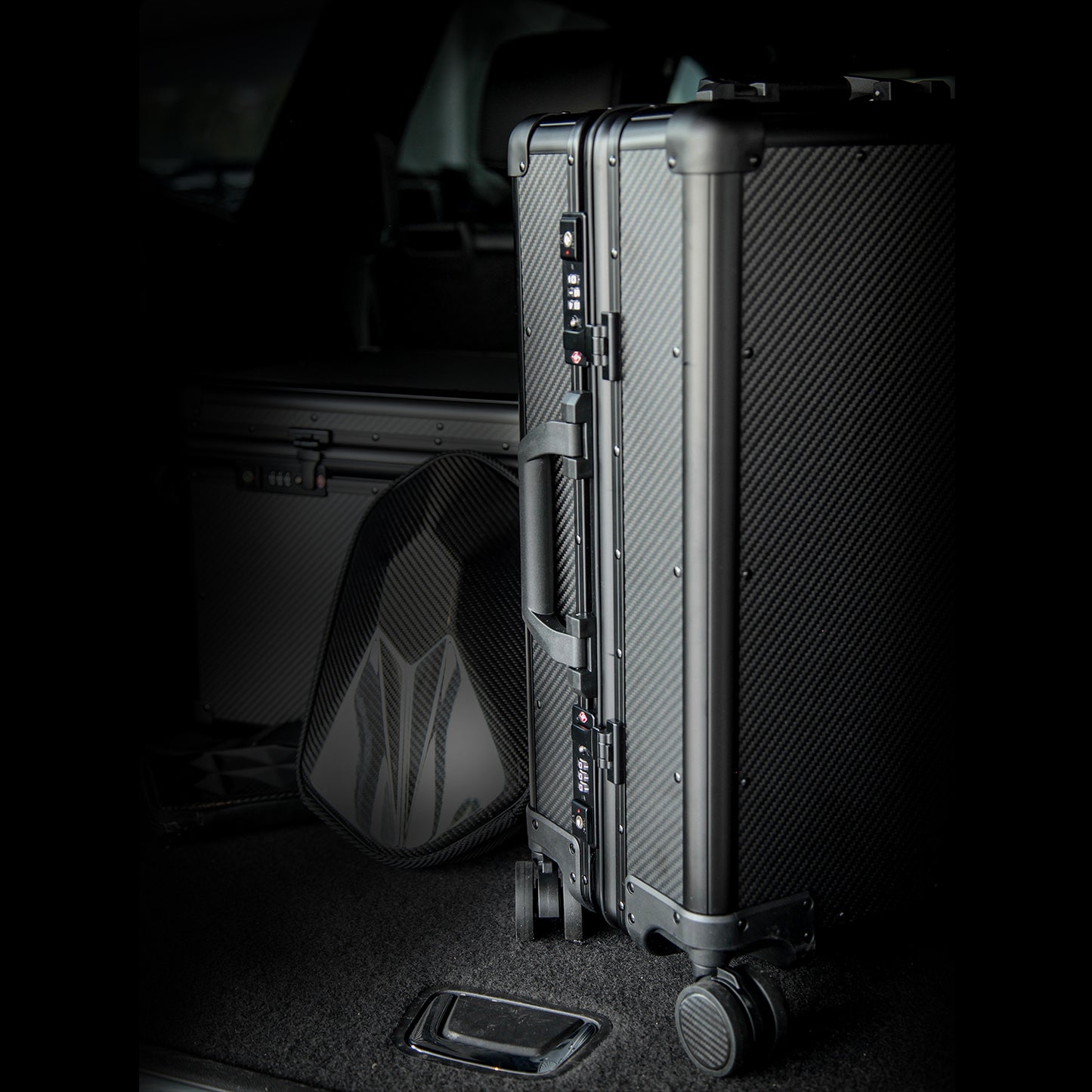 CARBON FIBER ROLLING SUITCASE(CARRY-ON)